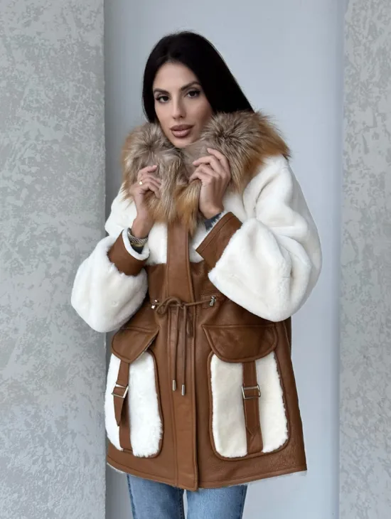 Модная натуральная дубленка из овчины, капюшон с отделкой из меха лисы - фото 6