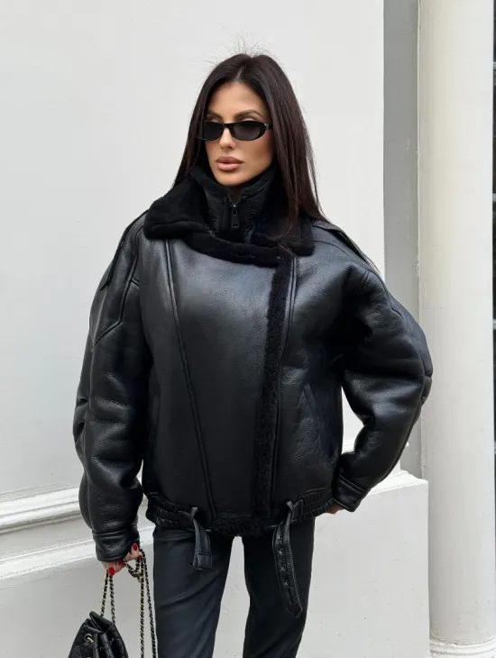 Укороченная женская дубленка - бомбер с двойным воротником - фото 11