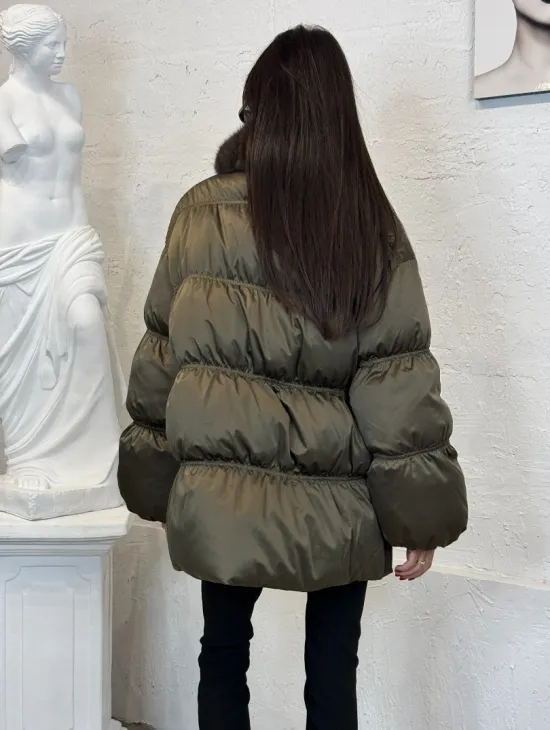 Женский стеганный пуховик на гусином пуху с отделкой из меха песца - фото 8