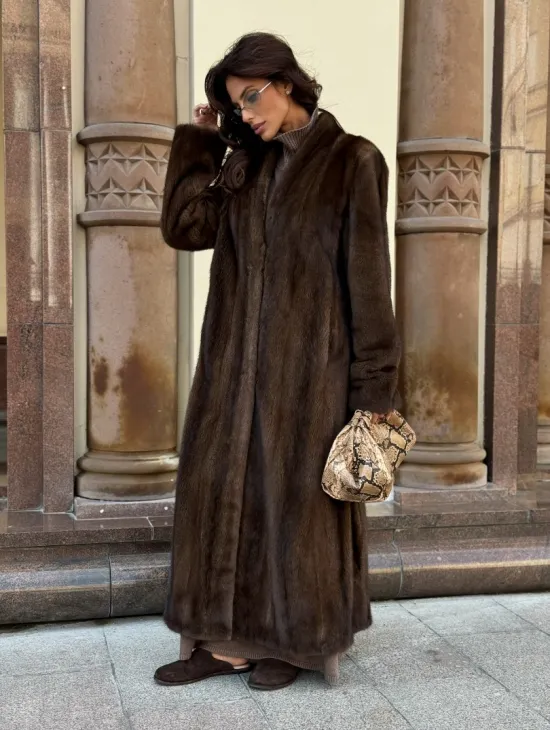 Модная длинная норковая шуба «зима 2025» из скандинавской норки - цвет орех - фото 6