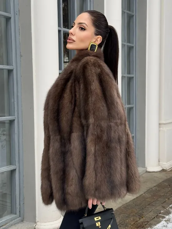 Полушубок из баргузинского соболя с V-образным воротником седина 2/3 - фото 2