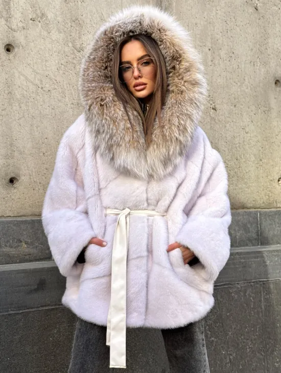 Белая норковая шуба-кимоно с капюшоном из отделки рыси - фото 7