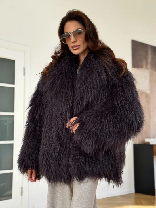 Полушубок из меха ламы в цвете графит - фото 4