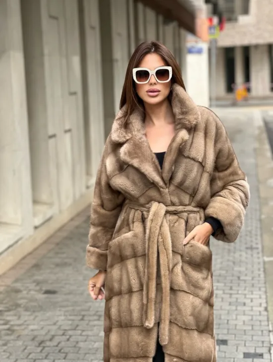 Luxyry - Удлиненная плюшевая норковая шуба в цвете пастель - фото 7