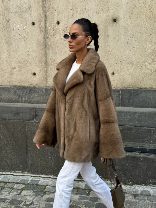 Норковый полушубок в пастельном оттенке - фото 9