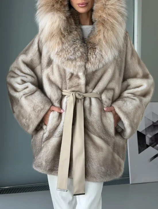 Шуба летучая мышь из норки Ivory с капюшоном из меха рыси - фото 3