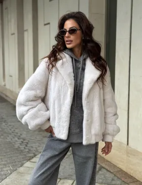 Белый норковый бомбер на резинке - фото 11