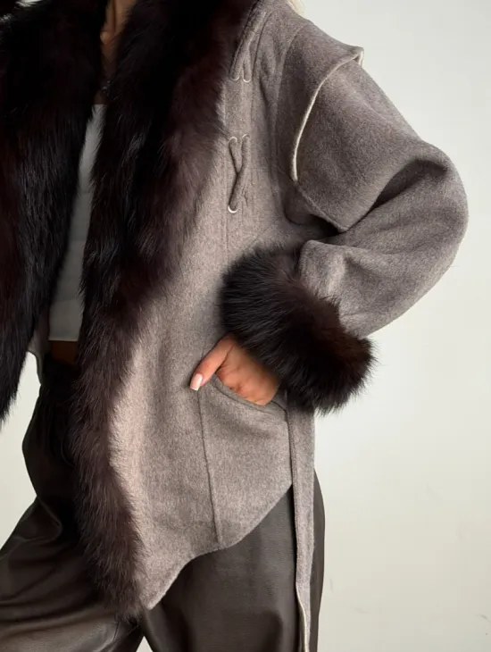 Пальто с мехом фишера - фото 2