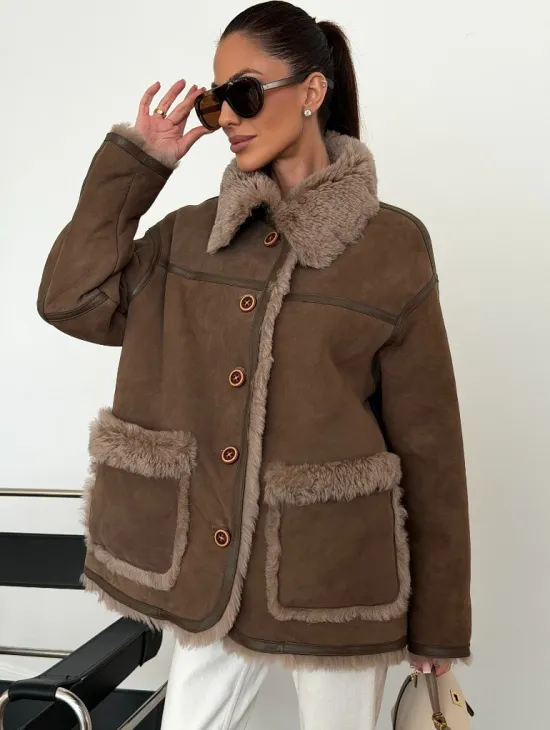 Коричневая замшевая дубленка на мехе тиградо - фото 0