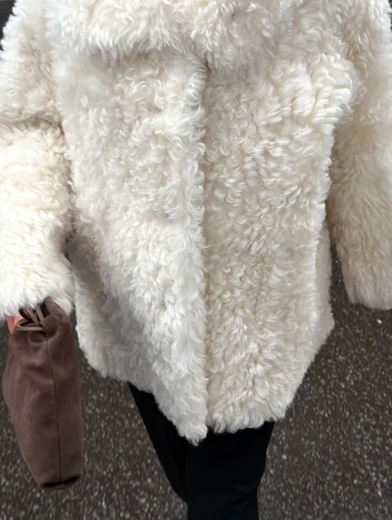 Белая шубка из тиградо - фото 6