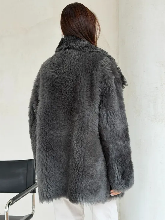 Серая дубленка из тиградо - фото 5