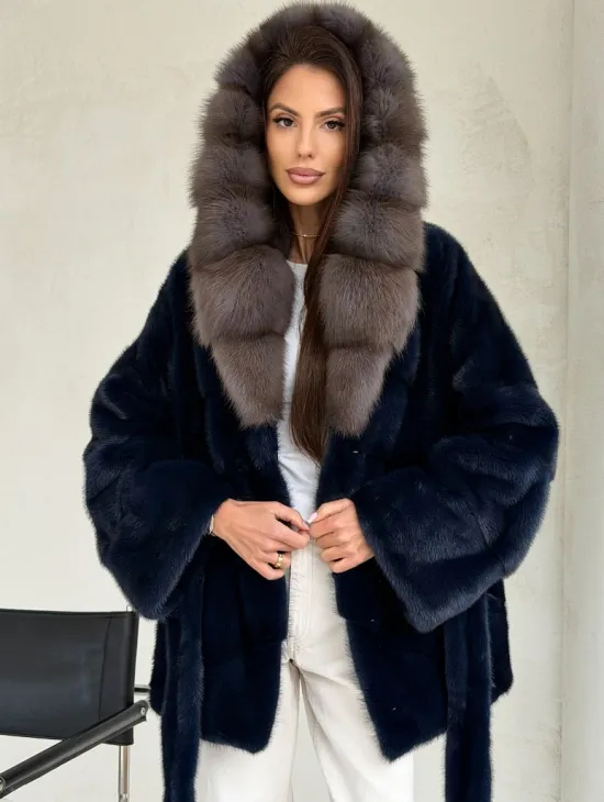 Норковый полушубок синего цвета с капюшоном куница - фото 6