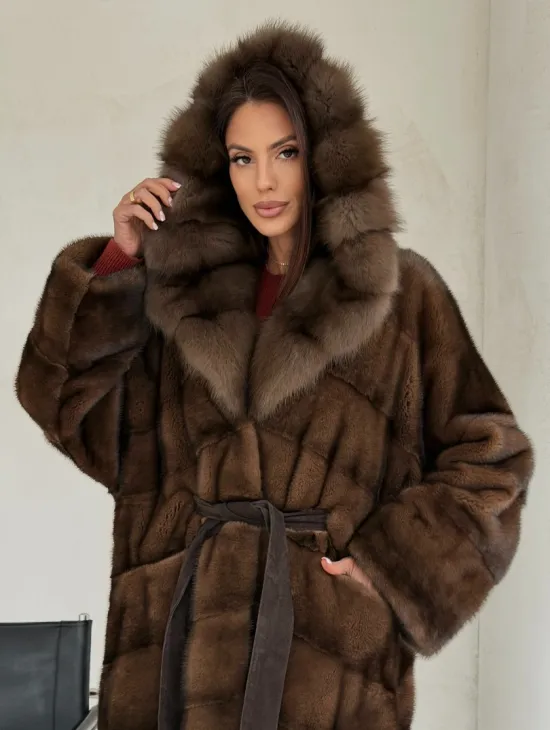 Норковая шуба цвета «орех» с капюшоном из куницы - фото 9