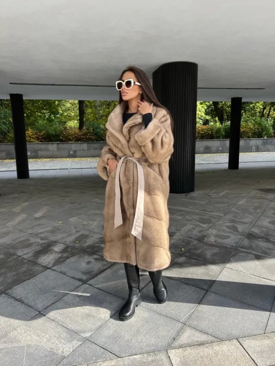 Шуба из меха аукционной норки с английским воротником - фото 3